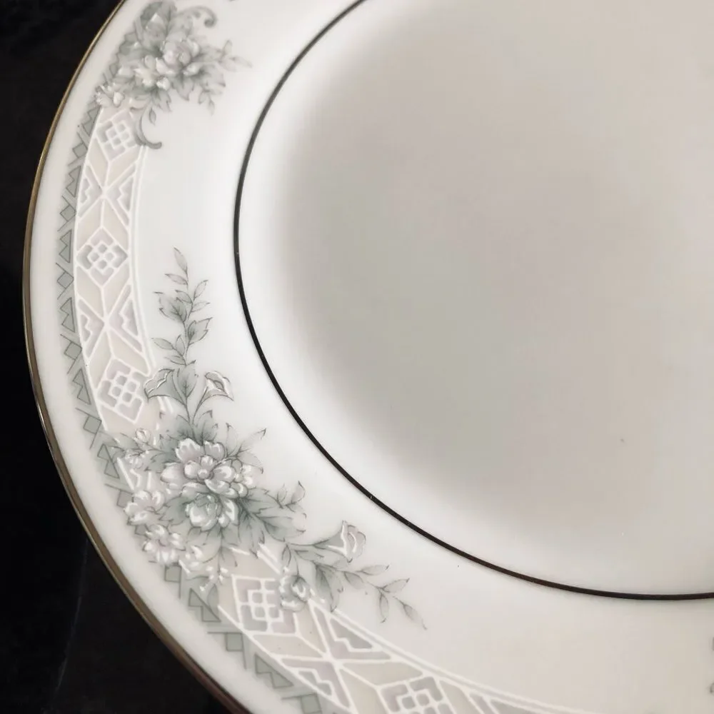 Noritake Legendary Sweet Leilani Gray Floral Plates Set